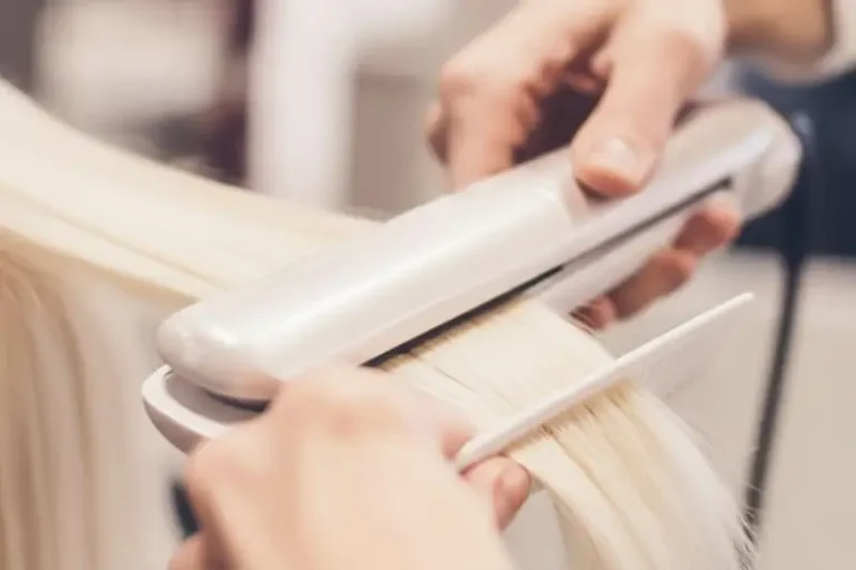 Door hitte beschadigd haar