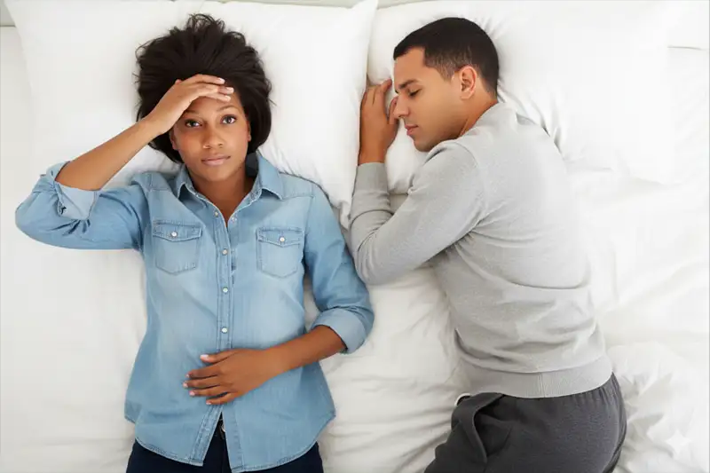 Emotionele afstand na oppervlakkige intimiteit kan op langere termijn invloed hebben op het vermogen tot hechting.