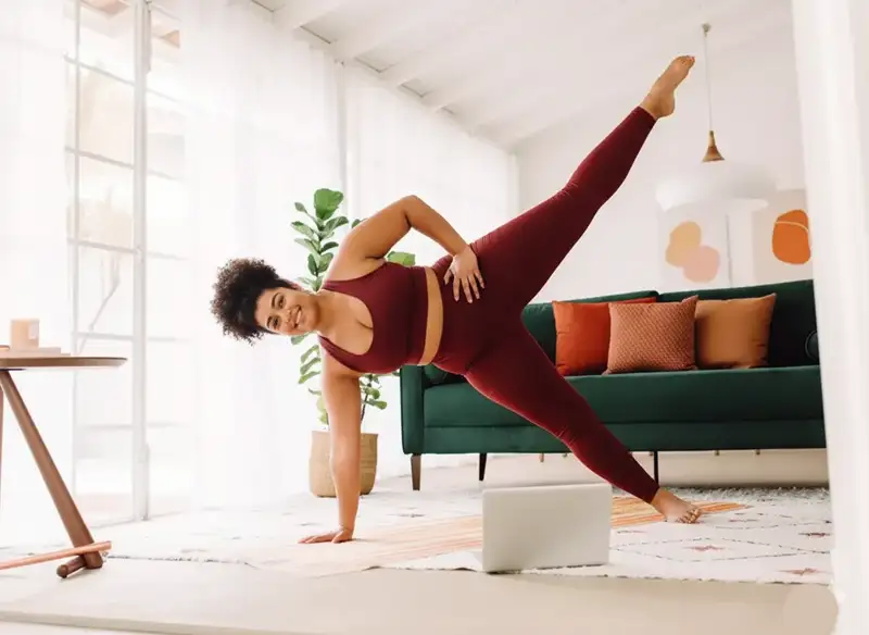 Zijwaartse heupabductie in knielende zijplank