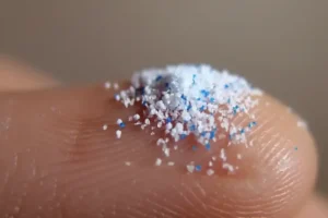Hoe voedingsvezels je kunnen beschermen tegen de gevaren van microplastics