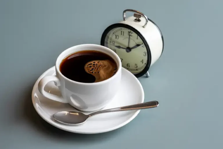 Waarom je eigenlijk na 12 uur geen koffie meer moet drinken