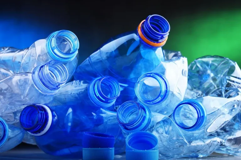 Veelvoorkomende chemische stof in plastic blijkt mannen te vervrouwelijken en vrouwen te vermannelijken