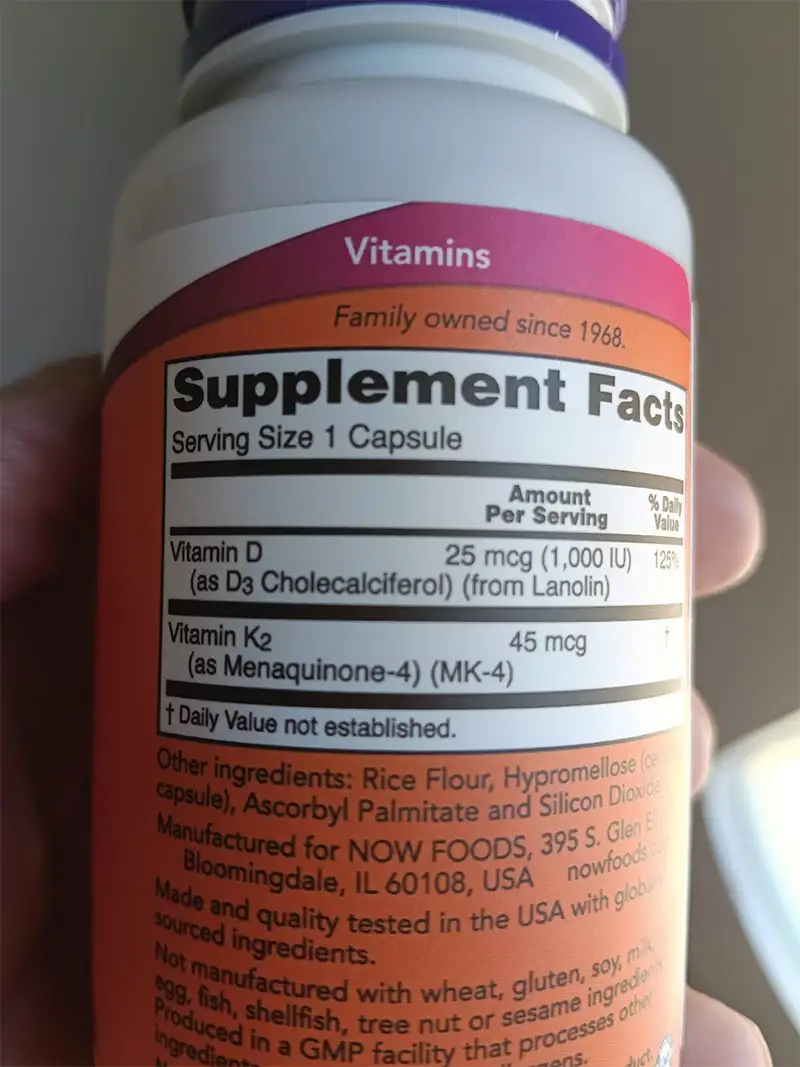 Achterkant potje vitamine D3 en K2 met etiketinformatie